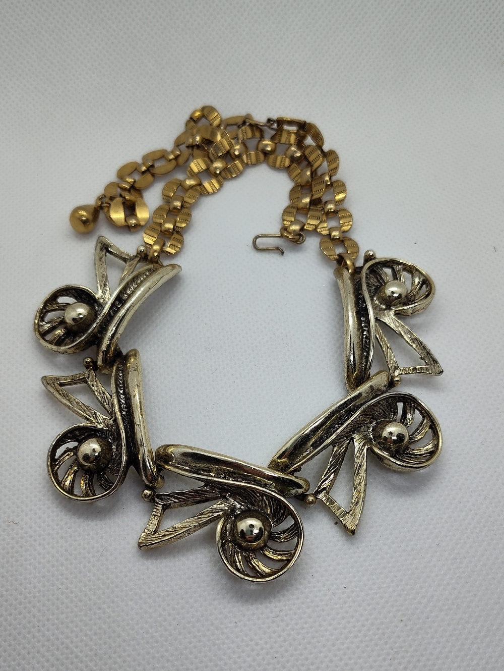 Selini 1950s gold toned Deco style Floral Link necklace 18 inch Choker